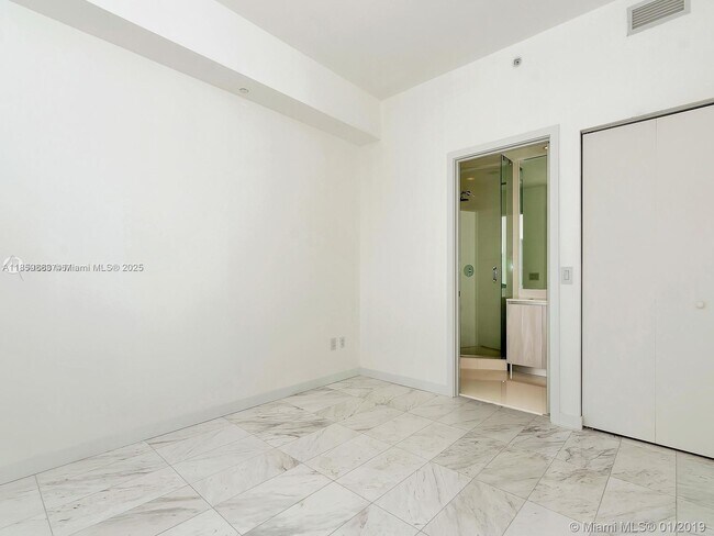 Building Photo - 480 NE 31st St