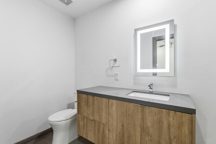 Building Photo - 1400 Hibiscus Ave