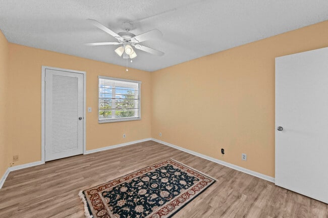 Building Photo - 3046 Newcastle A