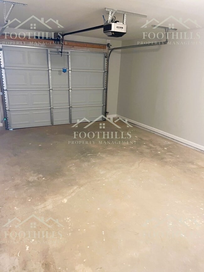 Building Photo - 103 Rhoe Cir