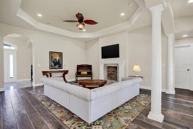 Building Photo - 6028 Sundown Dr