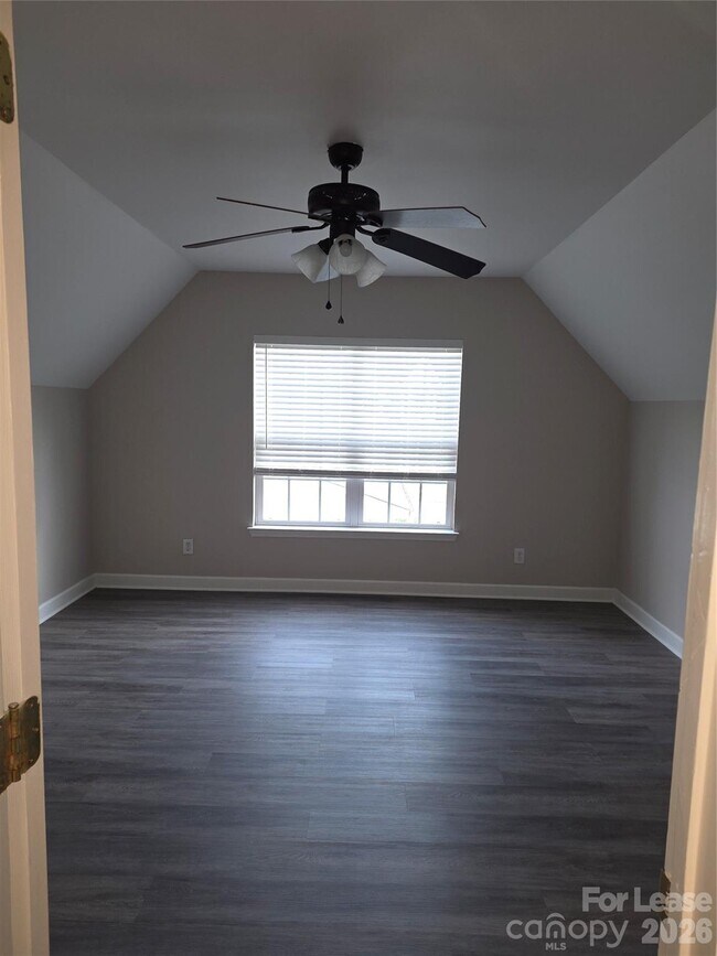 Building Photo - 935 Woodington Ln