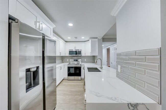 Building Photo - 4141 Bayshore Blvd