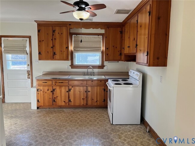 Building Photo - 10894 Tiller Rd