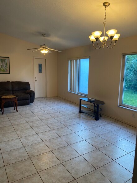 Building Photo - 11812 D Allyon Dr