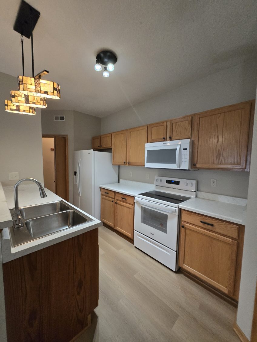 Building Photo - 950 67th St