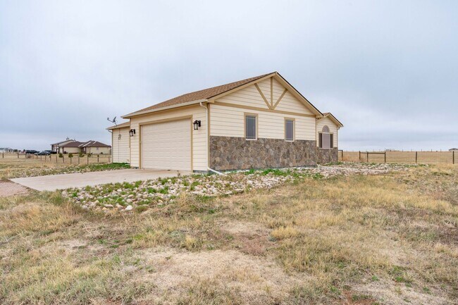 Building Photo - Great 3-Bedroom 2-Bathroom Home with Space in Cheyenne