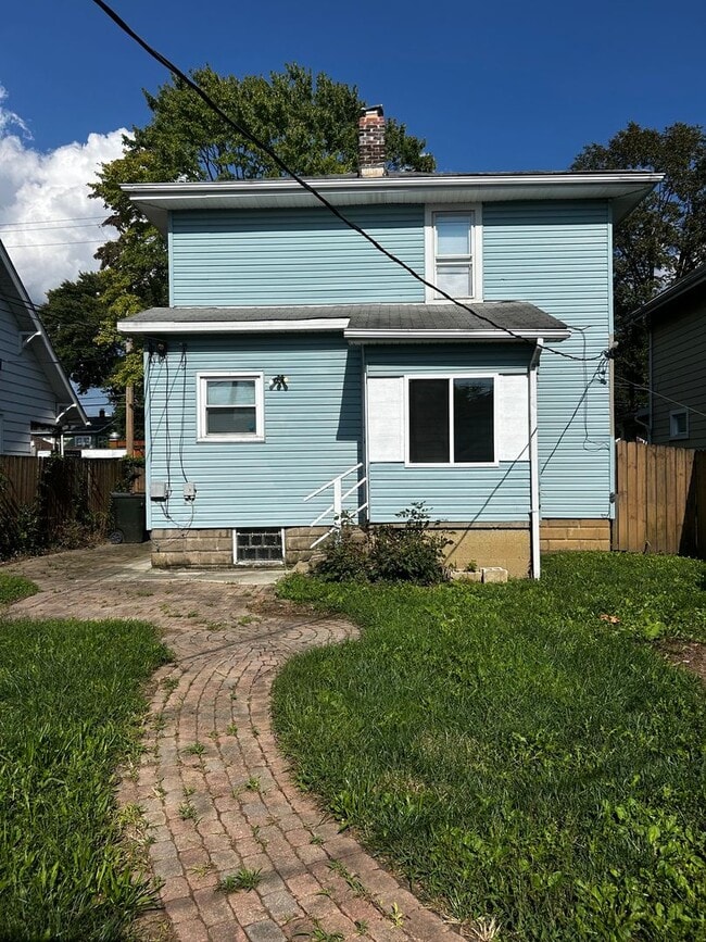 Building Photo - 145 N Hague Ave