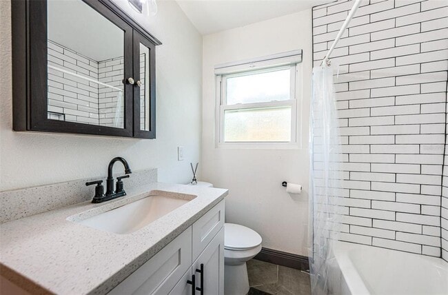 Building Photo - 618 40th Ave N