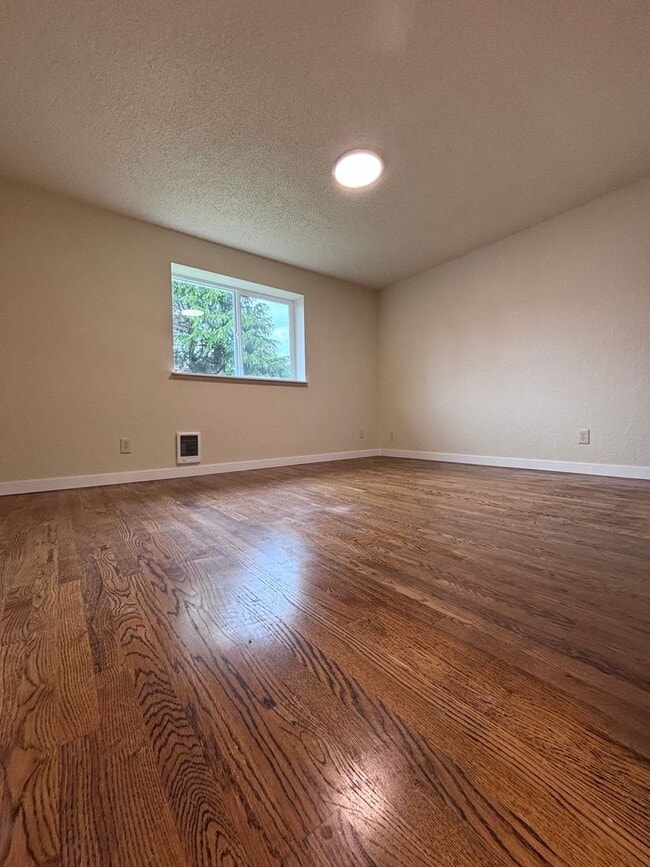 Building Photo - Desired NE Tacoma Community