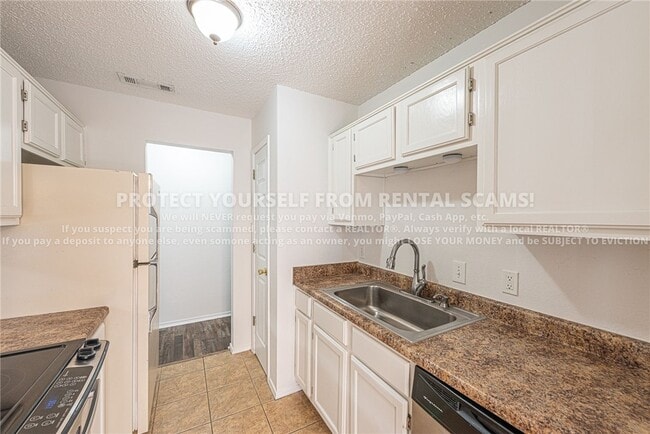 Building Photo - 3161 W Oakfield St