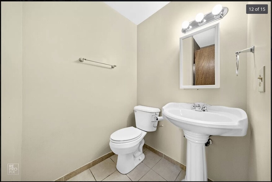 Building Photo - 180 S Waters Edge Dr