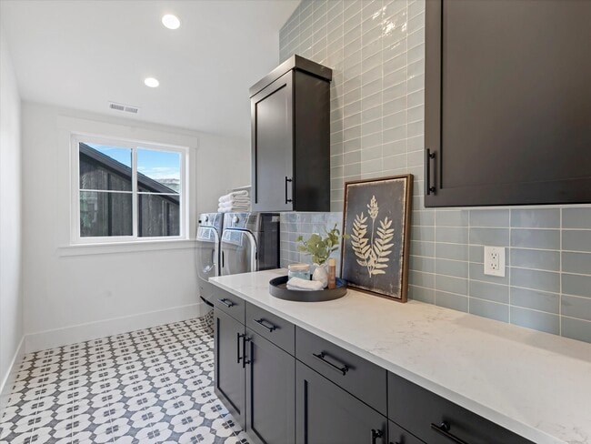 Building Photo - 296 E 230 N