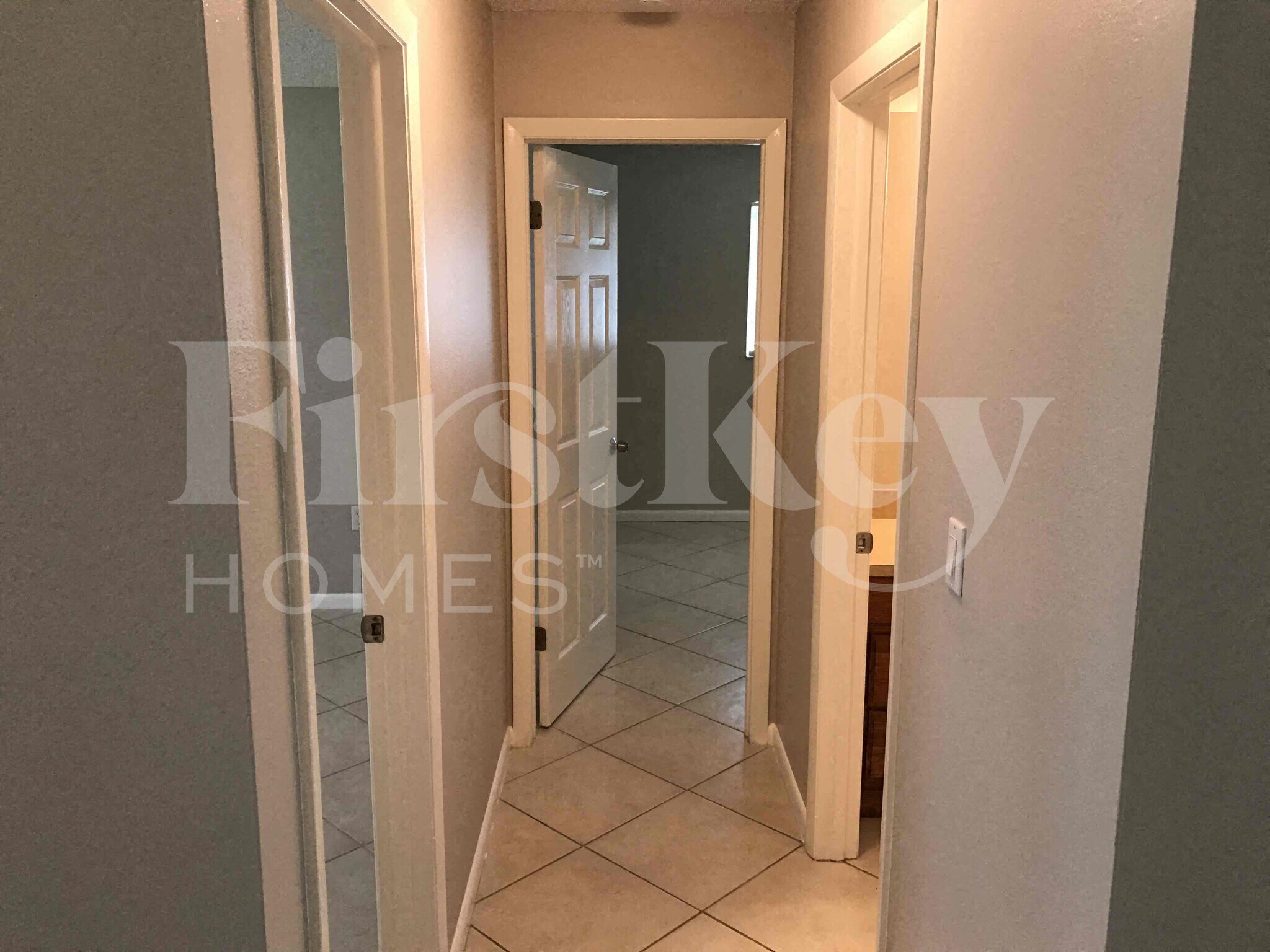 Building Photo - 904 SE 34th Terrace