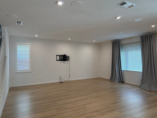 Building Photo - 1580 Blue Moon Ln