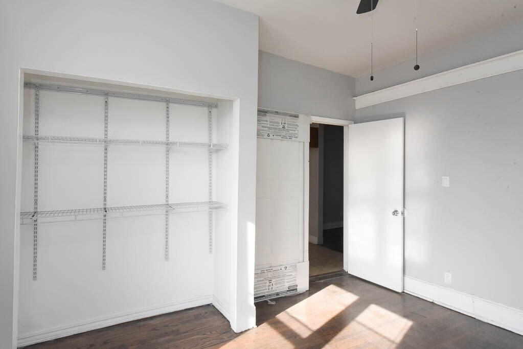 Building Photo - 1251 W Rosemont Ave