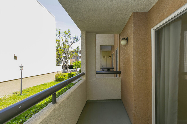 Balcony - 5525 Canoga Ave