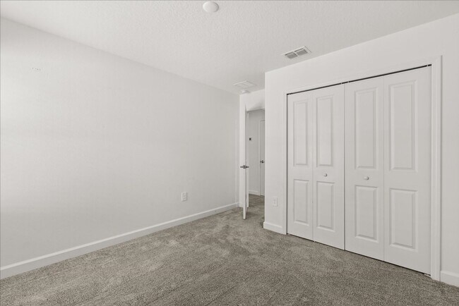 Building Photo - Spacious 5-Bedroom Solar Home for Rent in ...