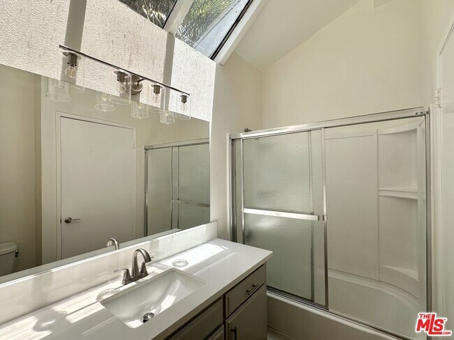 Building Photo - 9939 Topanga Canyon Blvd