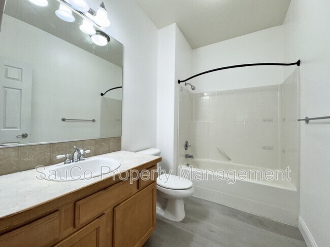 Building Photo - 6924 SW Kim Pl