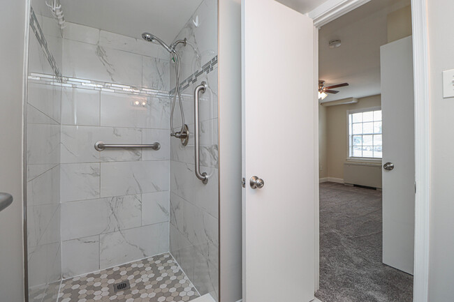 Primary Bath - 4411 Romlon St