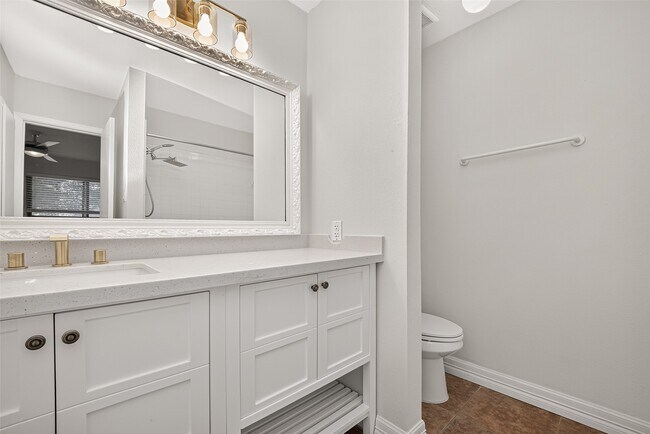 Building Photo - 10383 Briar Forest Dr