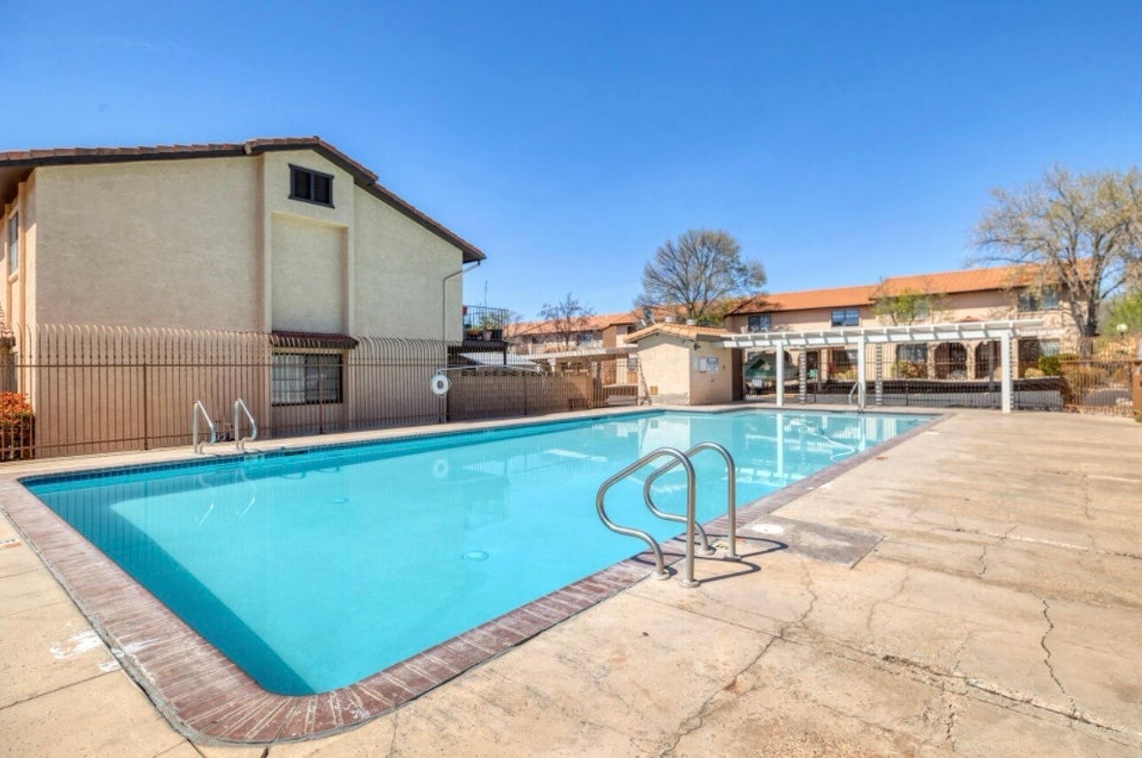 Building Photo - 1045 N 1725 W