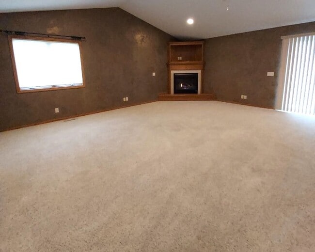 Building Photo - Nice 3 Bedroom 3 Bathroom Twinhome in River Falls