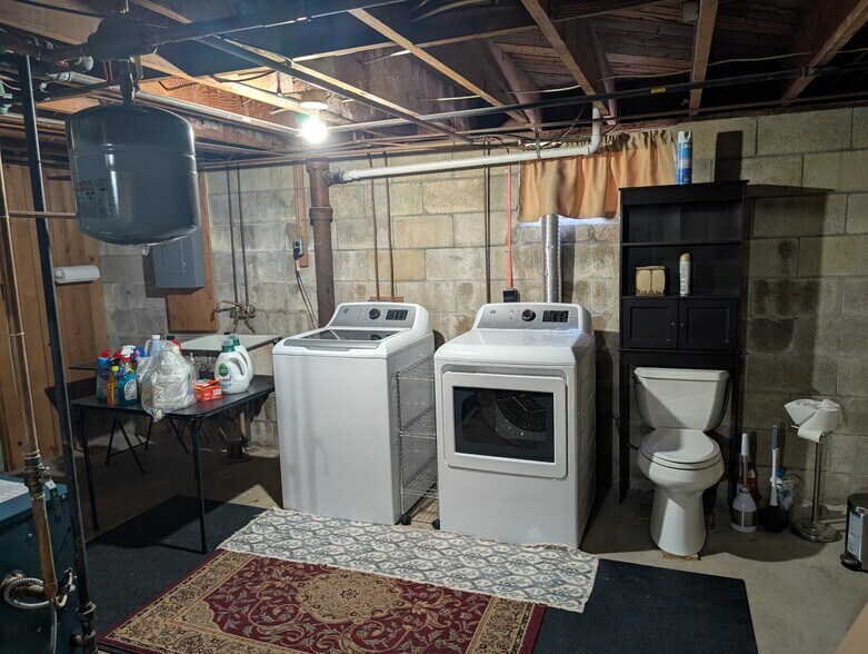 Building Photo - 633 Red Patch Ave