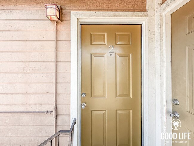 Building Photo - SD: Inviting 1BD/1BA Upper-Level Condo in Golden Hill with Laundry On-Site & Reserved Parking