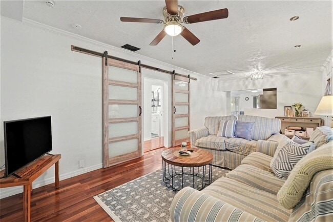 Building Photo - 6305 S MacDill Ave