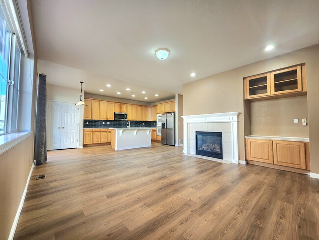 Main Floor - Family Room - 10605 Wynspire Way