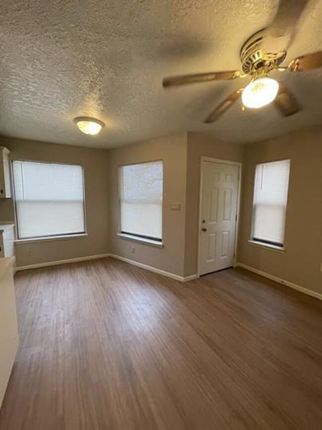 Building Photo - 296 Friendship Ln