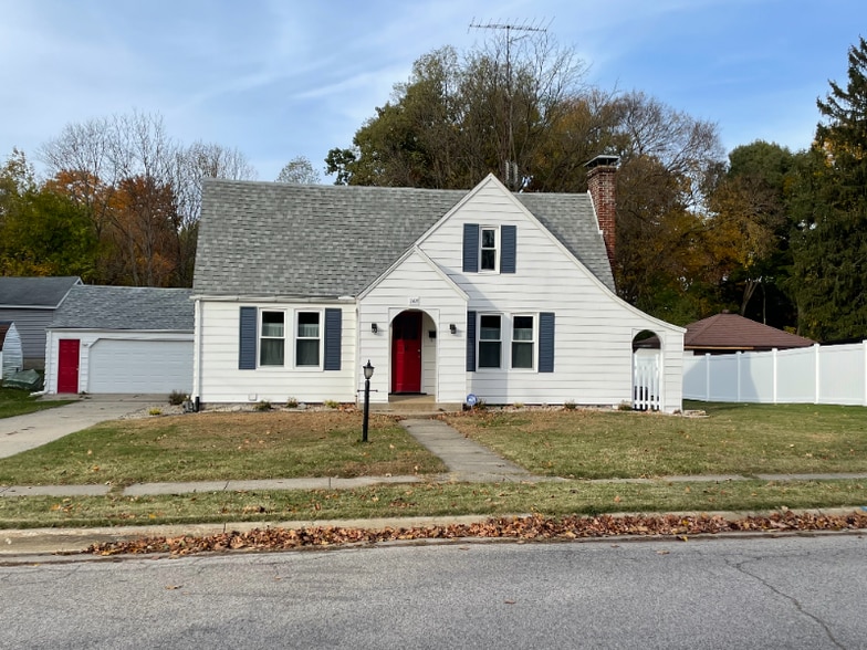 Primary Photo - 208 W 3rd St