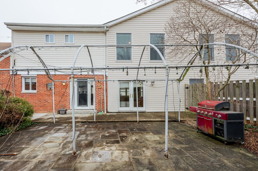 Building Photo - 5806 Flanders St