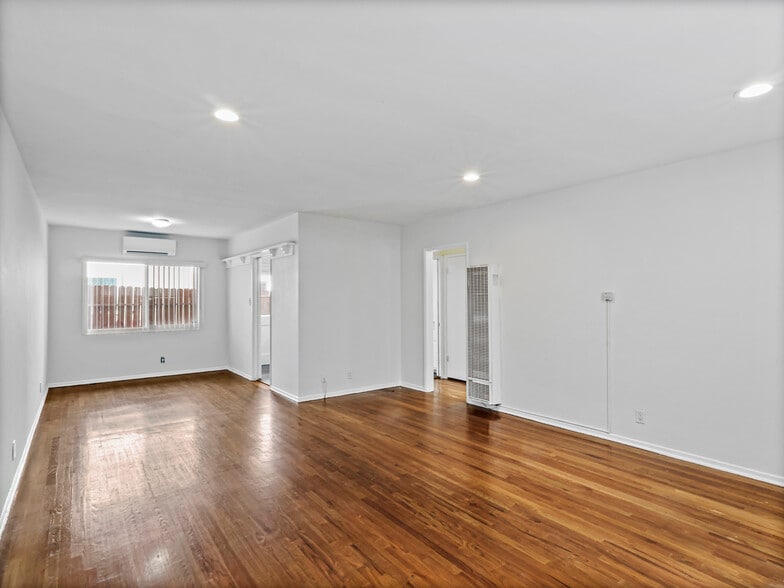 Building Photo - 4918 1/2 Tujunga Ave