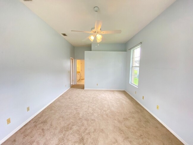 Building Photo - 3708 Molona Dr