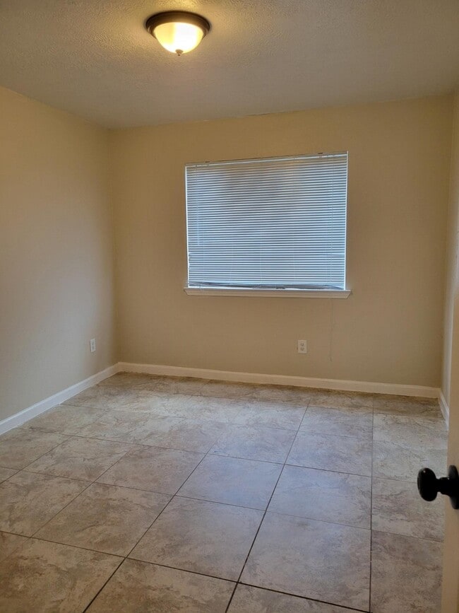 Building Photo - 12134 Greensbrook Forest Dr