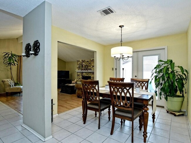 Building Photo - 11108 Applewood Dr