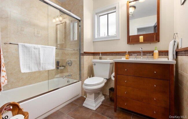 Building Photo - 847 E Broadway