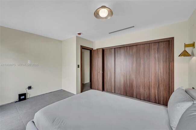 Building Photo - 1170 S Biscayne Point Rd