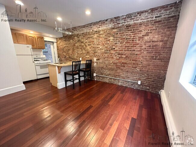 Building Photo - 22 Henchman St