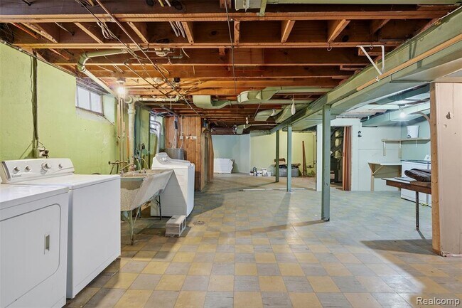 Building Photo - 2045 N Elizabeth St