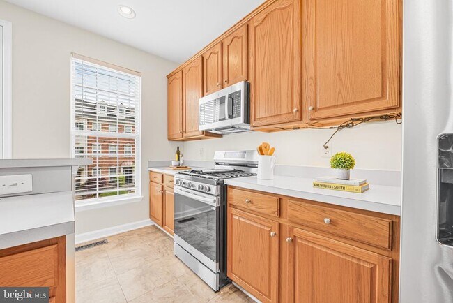 Building Photo - 631 Gatestone St