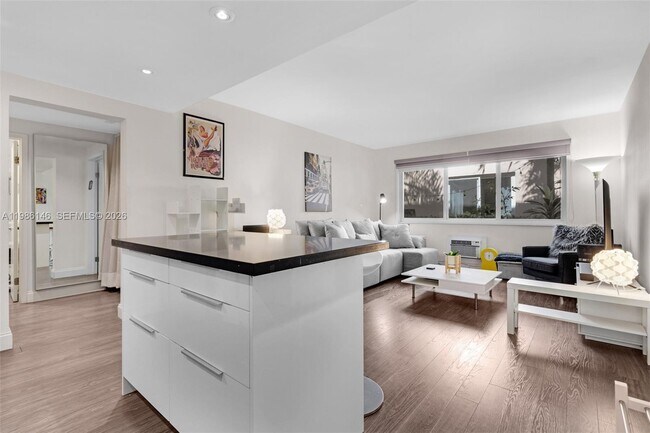 Building Photo - 1117 Meridian Ave