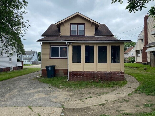Building Photo - 1193 N Main St