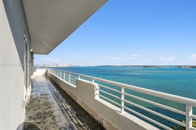 Building Photo - 1402 Brickell Bay Dr