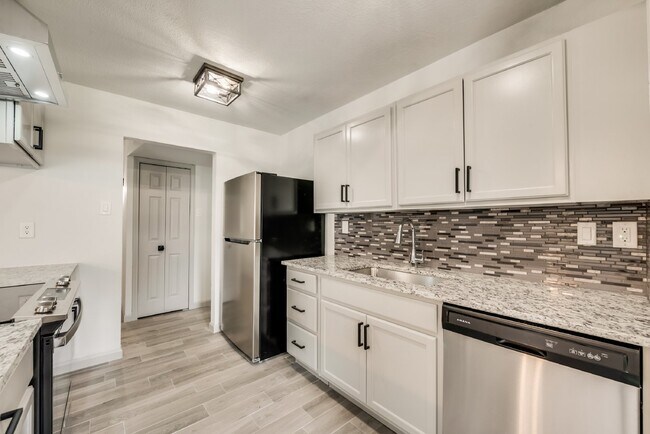 Building Photo - Charming 3-Bedroom Home with 2 Full Baths ...