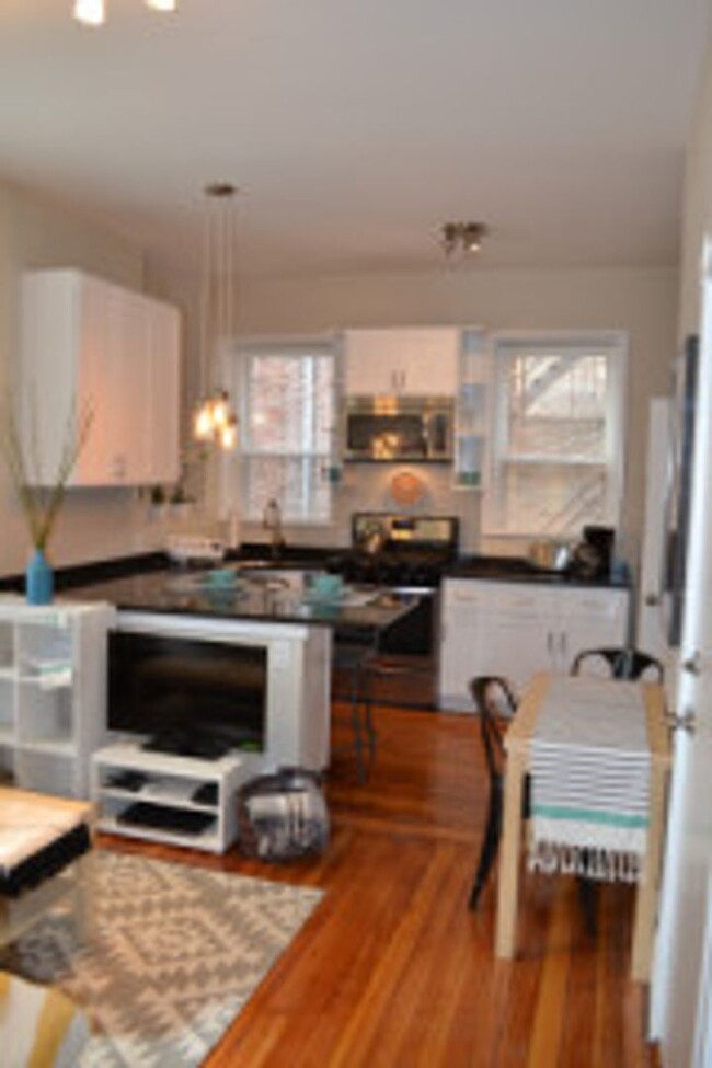 Building Photo - North End - 2 bedroom apartment - 9/1