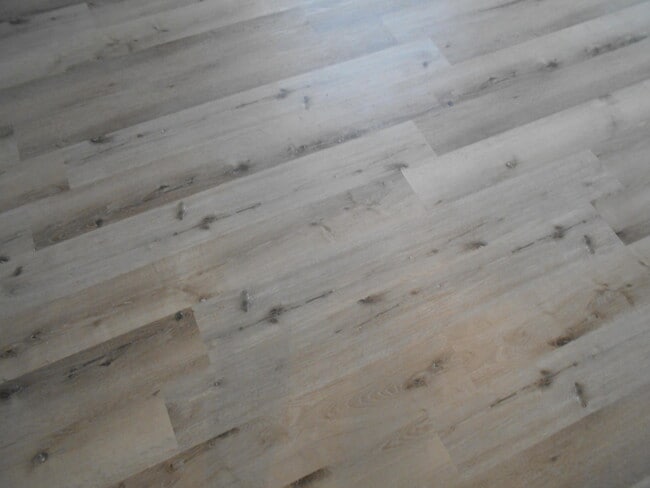 Building Photo - 806 Meadow Ln